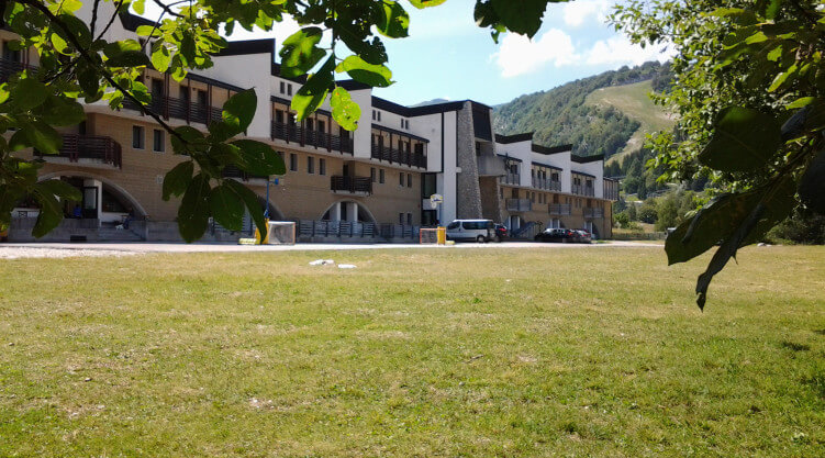 Esterno con parcheggi Casa per ferie Stella Montis