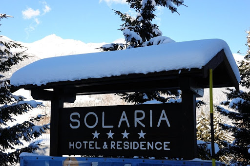 Insegna con il nome dell'hotel Solaria