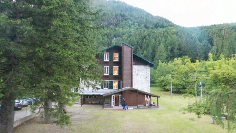 Bebop2_20180613205846+0200 { "product_id": "090C", "uuid": "53C1A8126CA331578196953F9300C8E2", "run_date": "2018-06-13T205601+0200", "filename": "Bebop_2_2018-06-13T205846+0200_53C1A8.jpg", "media_date": "2018-06-13T205846+0200" }