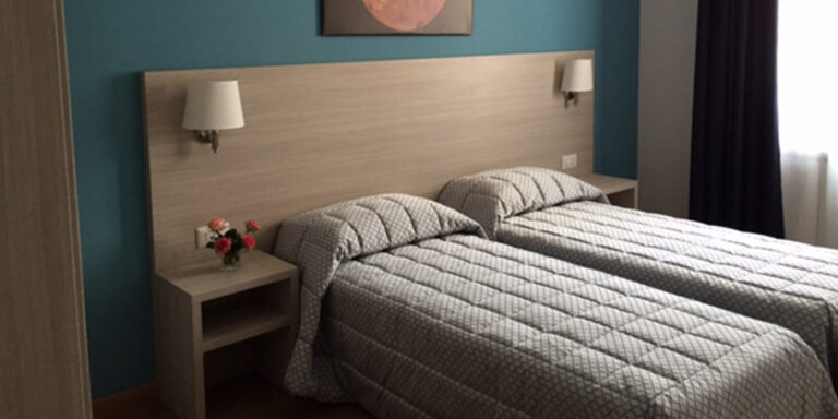 Camere01 (1) Camere01 (1)